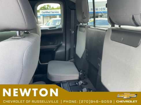 Used 2022 Toyota Tacoma SR5 w/ SR5 Appearance Package (SM) AWD/4WD image 25