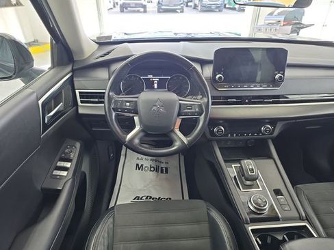 Used 2022 Mitsubishi Outlander SE image 12