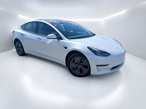Used 2023 Tesla Model 3 Standard Range RWD image 2