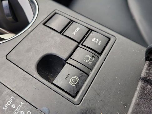 Used 2023 Toyota Highlander XLE image 10