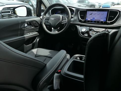 New 2026 Chrysler Pacifica Select FWD image 21