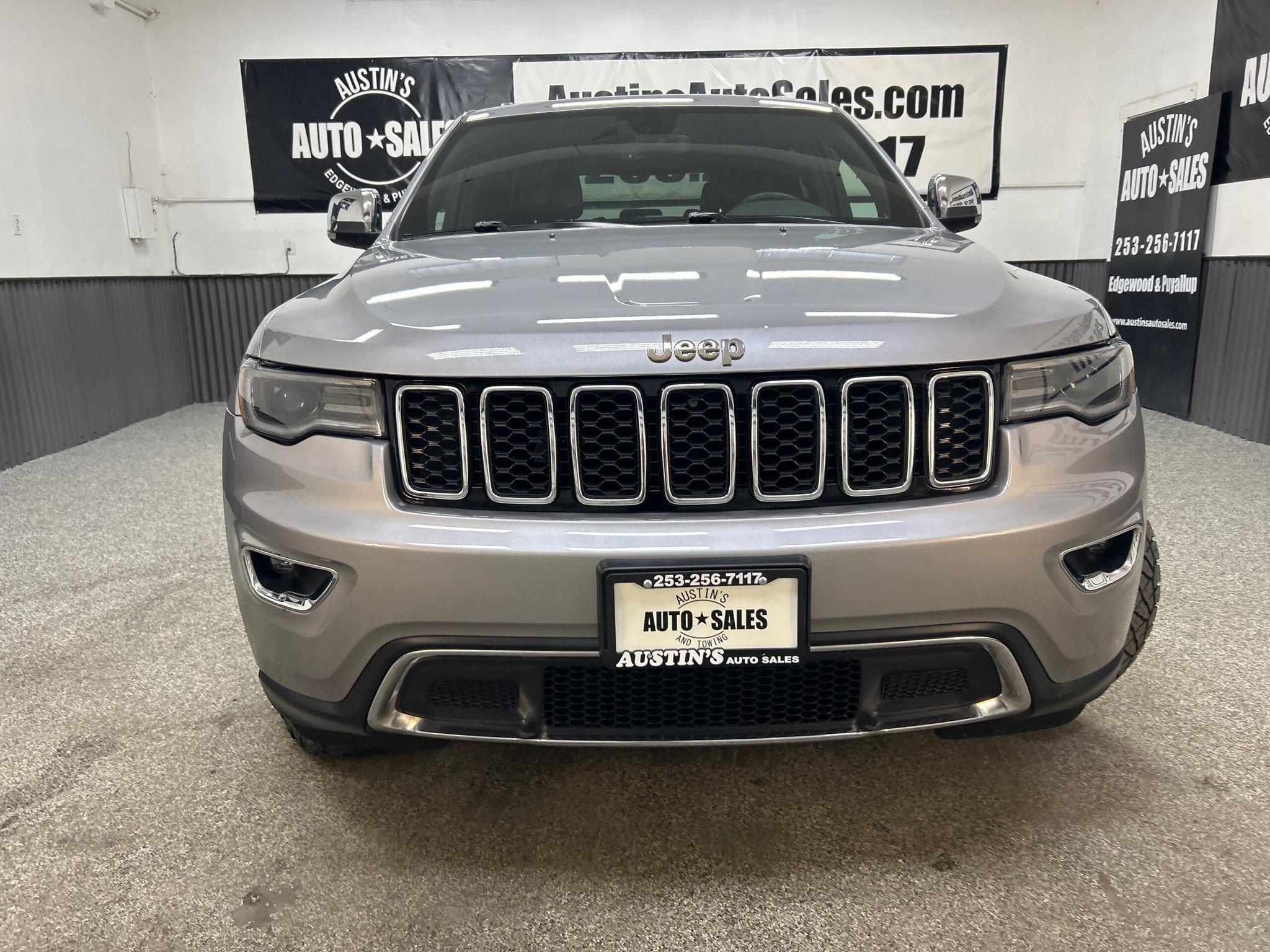 Used 2019 Jeep Grand Cherokee Limited w/ Luxury Group II AWD/4WD image 2