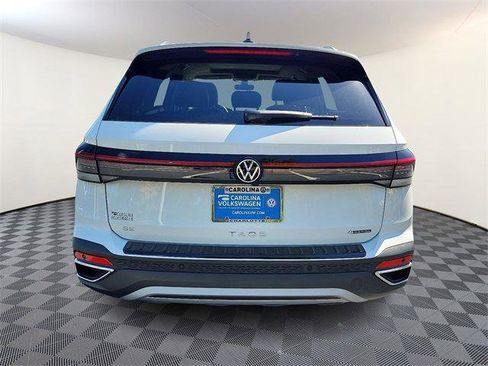 New 2025 Volkswagen Taos SE image 5