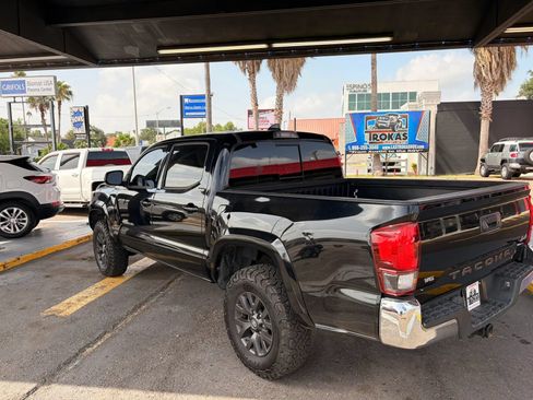 Used 2020 Toyota Tacoma SR5 AWD/4WD image 3