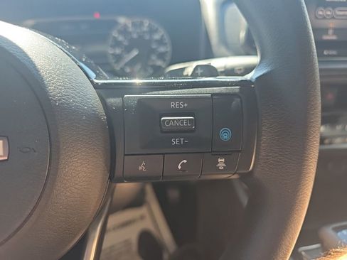 Used 2022 Nissan Rogue SV FWD image 23