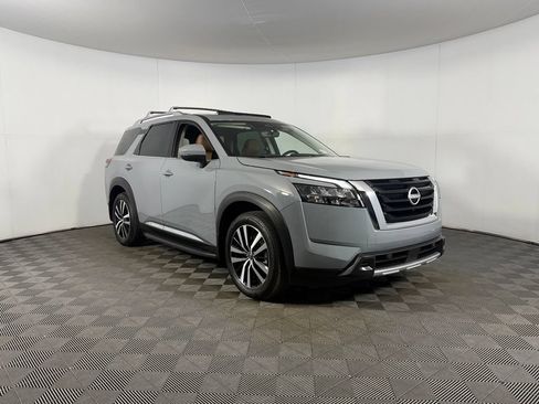 Used 2025 Nissan Pathfinder Platinum w/ Cargo Package FWD image 4