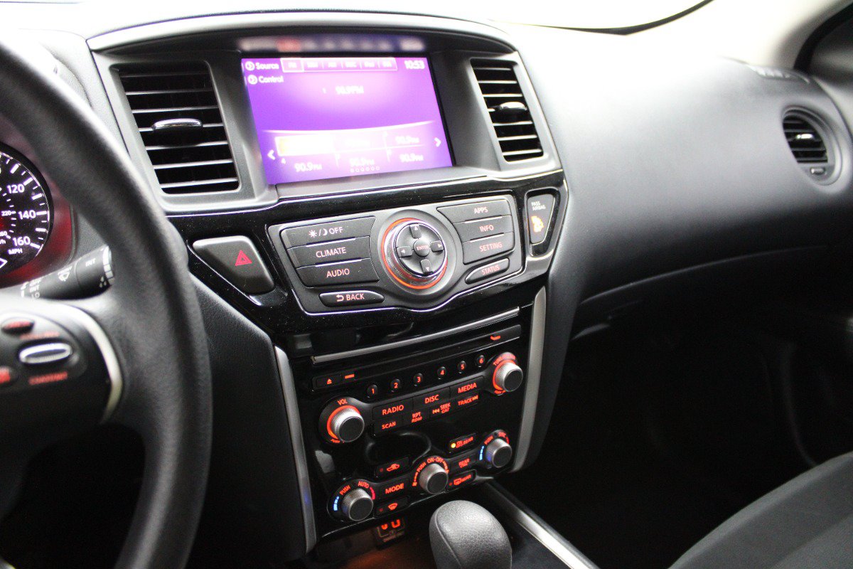 Used 2020 Nissan Pathfinder S FWD image 19