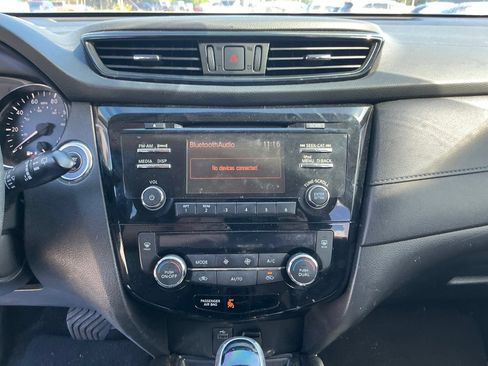 Used 2017 Nissan Rogue SV FWD image 18