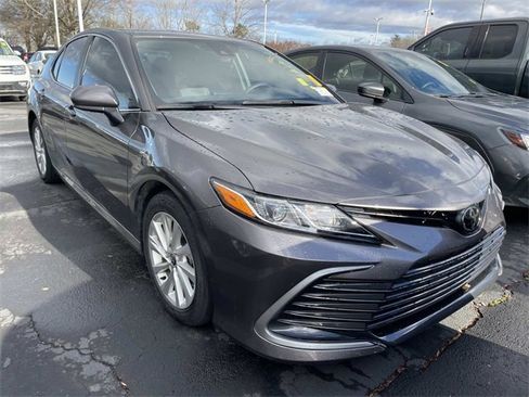 Used 2024 Toyota Camry LE image 5