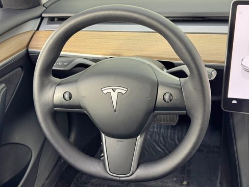 Used 2023 Tesla Model 3 Standard Range image 18