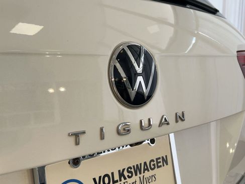 Used 2024 Volkswagen Tiguan SEL R-Line image 36
