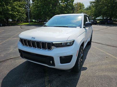 Used 2023 Jeep Grand Cherokee Overland w/ Adv Protech Group III AWD/4WD image 2