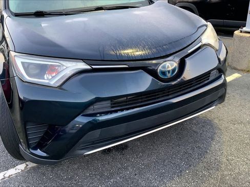 Used 2018 Toyota RAV4 LE AWD/4WD image 29