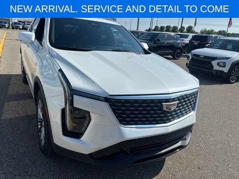 Used 2024 Cadillac XT4 Premium Luxury w/ Cold Weather Package AWD/4WD image 6