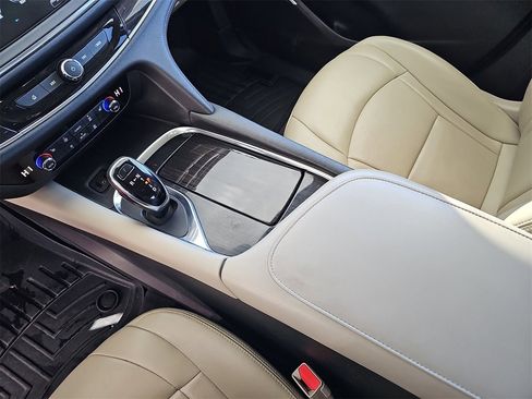 Used 2019 Buick Enclave Essence image 25