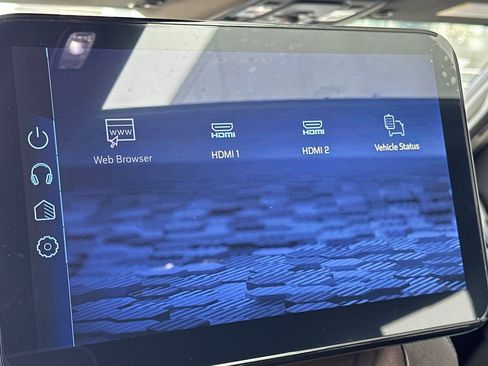 New 2025 Chevrolet Suburban Premier image 15