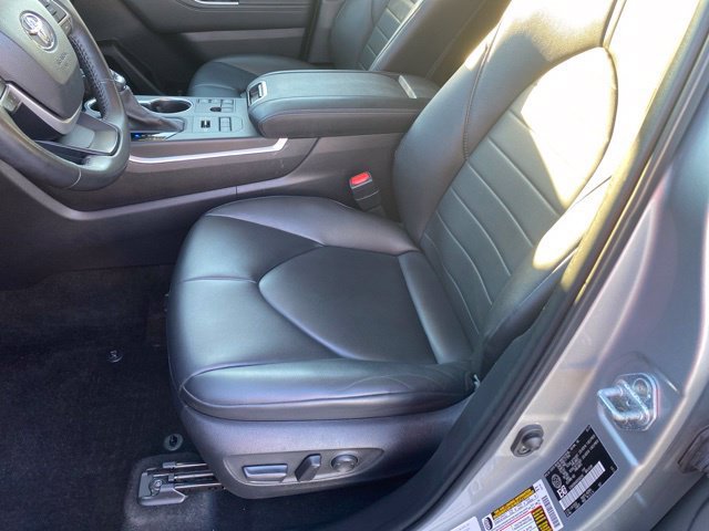 Used 2024 Toyota Highlander Limited AWD/4WD image 18