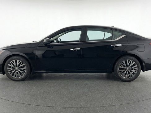 Used 2025 Nissan Altima 2.5 SV image 5
