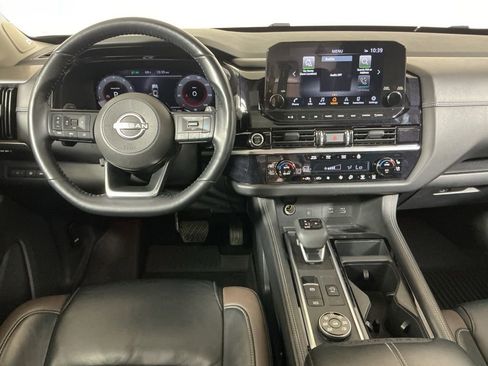 Used 2023 Nissan Pathfinder Platinum image 16