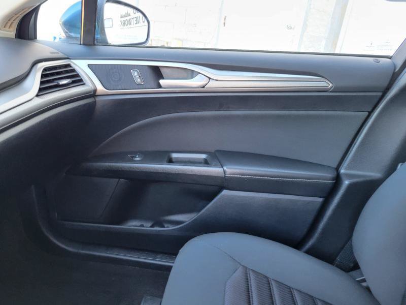 Used 2019 Ford Fusion SE FWD image 24