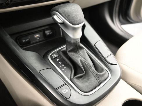 Used 2025 Kia Soul LX w/ LX Technology Package FWD image 18