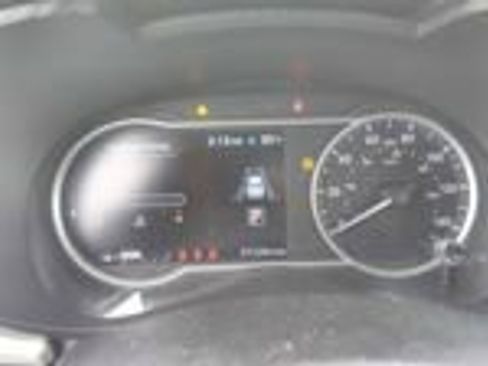 Used 2022 Nissan Versa SV image 7