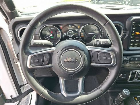 Used 2023 Jeep Wrangler Unlimited Sahara w/ Cold Weather Group AWD/4WD image 19