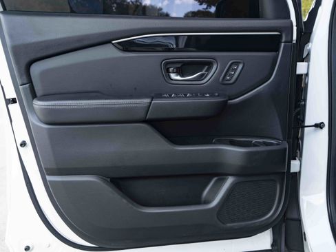 Used 2025 Honda Pilot Touring image 38