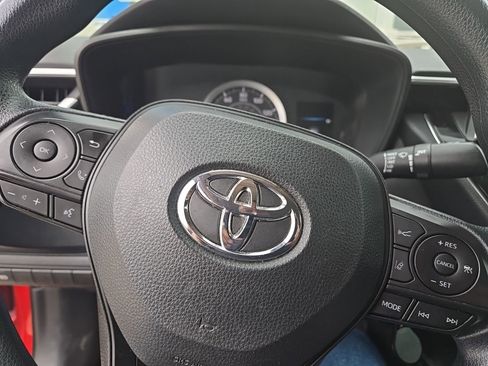 Used 2020 Toyota Corolla LE image 12