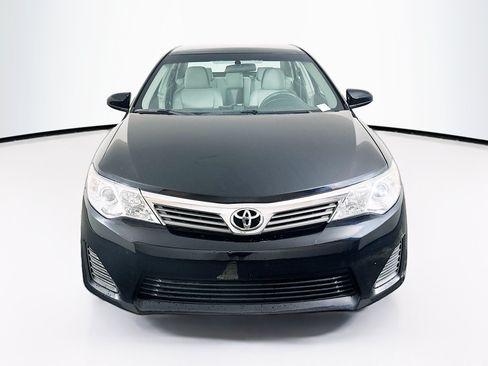 Used 2014 Toyota Camry FWD image 2