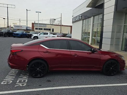 Used 2021 Nissan Altima 2.5 SR w/ SR Premium Package image 6