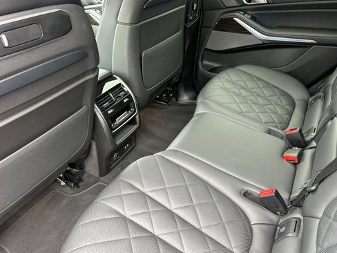 Used 2025 BMW X7 xDrive40i w/ Premium Package AWD/4WD image 15