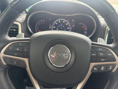 Used 2014 Jeep Grand Cherokee Overland w/ Advanced Technology Group AWD/4WD image 15