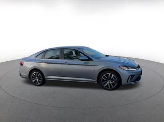 Used 2025 Volkswagen Jetta SE video 2