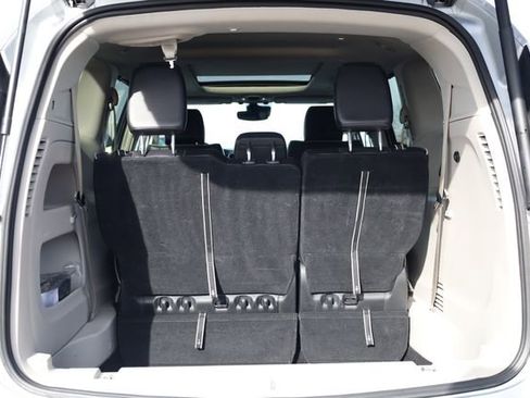 Used 2024 Chrysler Pacifica Limited image 26