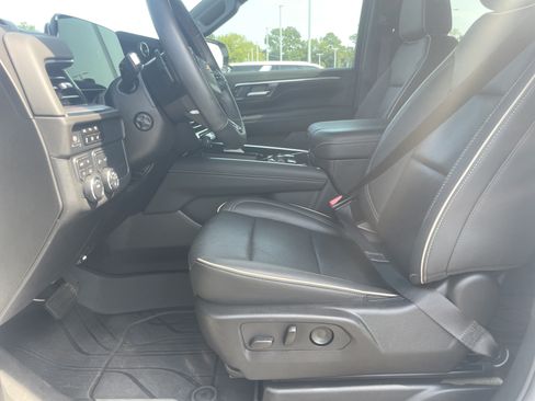 Used 2025 Chevrolet Suburban Premier AWD/4WD image 16