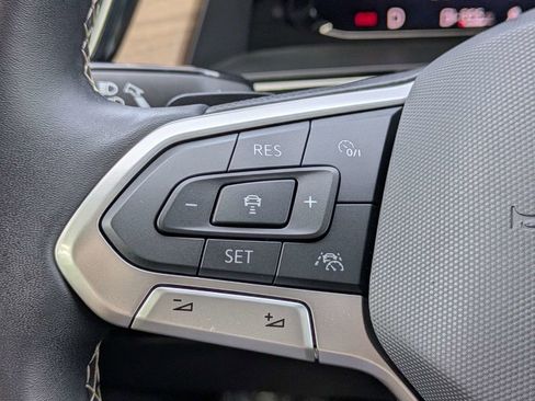 Used 2025 Volkswagen Atlas SE FWD image 26