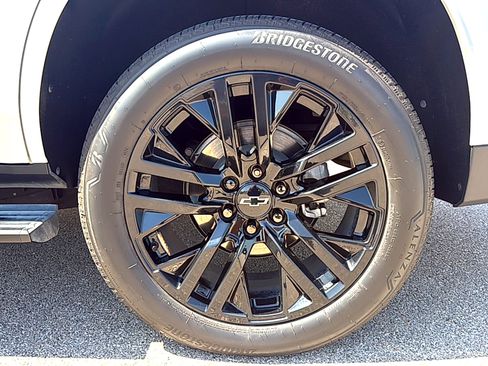 Used 2025 Chevrolet Tahoe Premier AWD/4WD image 11