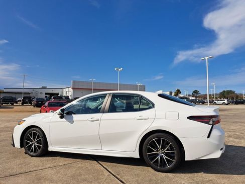 Used 2024 Toyota Camry SE image 7