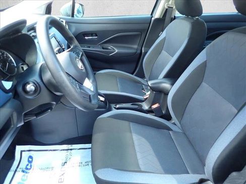 Used 2025 Nissan Versa SV FWD image 10