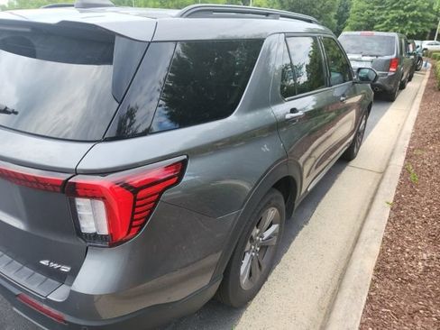 Used 2025 Ford Explorer Active w/ Active Comfort Package AWD/4WD image 17