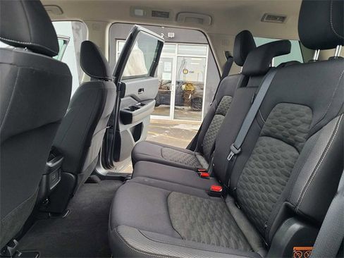 Used 2023 Nissan Pathfinder S image 22