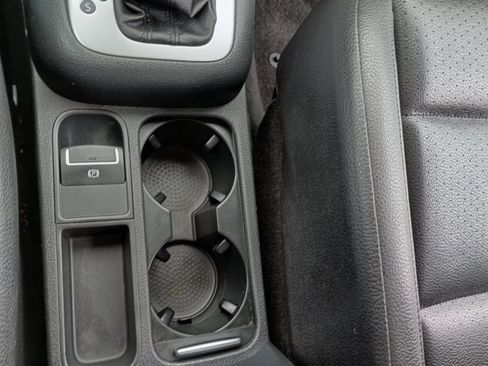 Used 2017 Volkswagen Tiguan S image 31