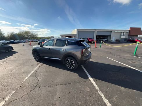 Used 2025 Nissan Kicks SV image 16