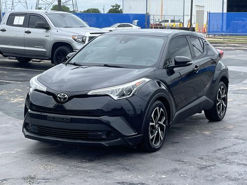Used 2019 Toyota C-HR XLE FWD image 5