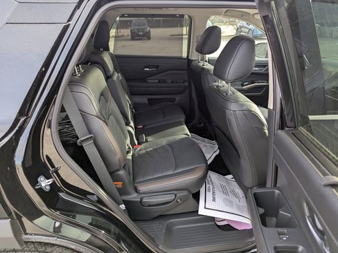 New 2025 Nissan Pathfinder Platinum w/ Cargo Package image 16