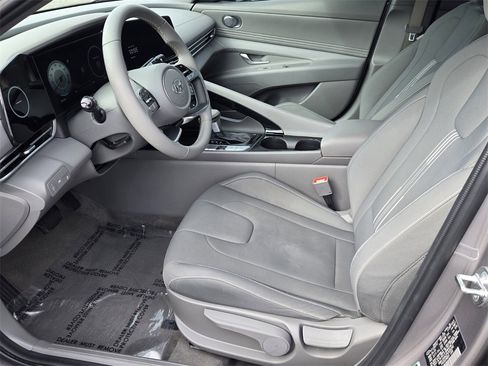 Certified 2023 Hyundai Elantra SEL w/ Convenience Package image 10