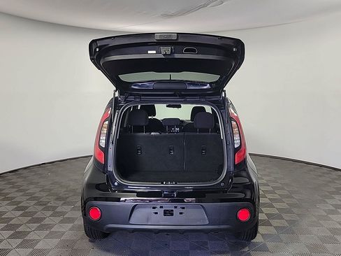 Used 2018 Kia Soul w/ Convenience Package FWD image 6