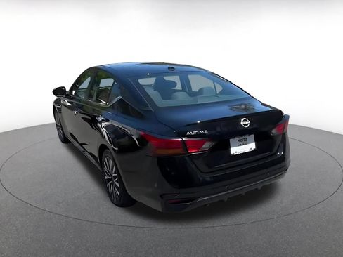 Used 2025 Nissan Altima 2.5 SV FWD image 8