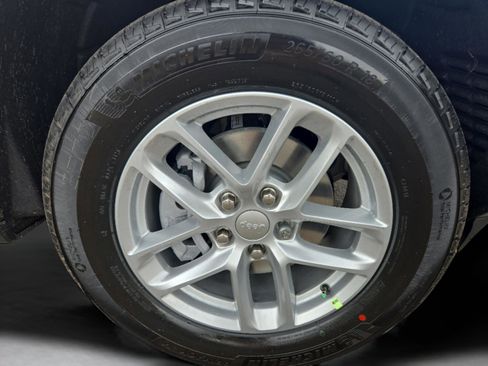 New 2025 Jeep Grand Cherokee Laredo image 30